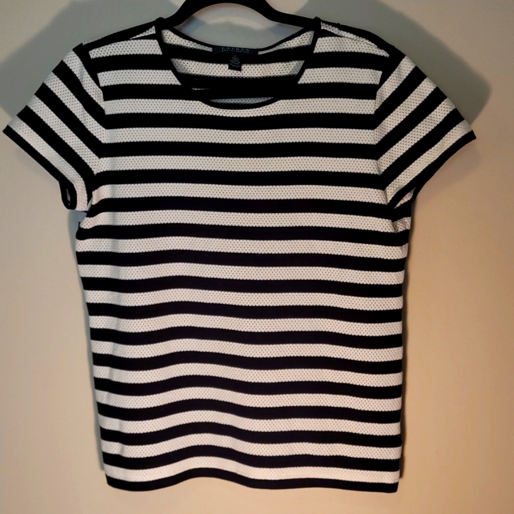 Short sleeve top
